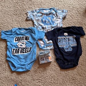 Carolina Tar Heels Baby Onesies 0/3 months set of 3 with newborn booties